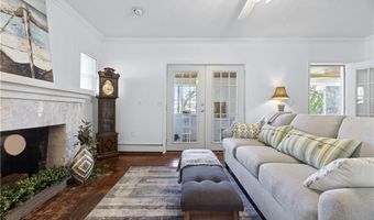 16 Courtway St, Narragansett, RI 02882