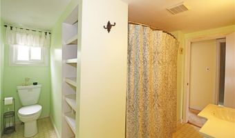 23 Sherman Ln, Middletown, RI 02842