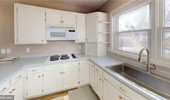 210 Knollwood St W, Annandale, MN 55302