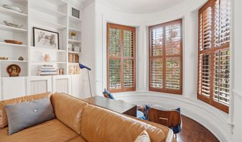 210 8TH St SE, Washington, DC 20003