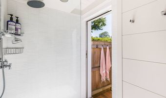 30 Hand Ln, Amagansett, NY 11930