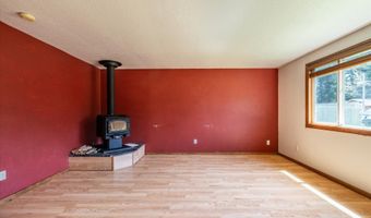 1135 1ST St NE, Bandon, OR 97411