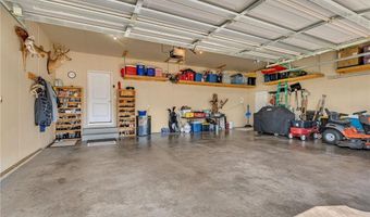 932 Waters Edge Cir, Avon, MN 56310