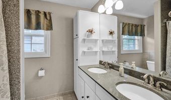 13 IRON Cir, Reading, PA 19607