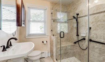 526 N PAYNE St, Alexandria, VA 22314