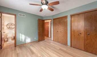 2513 Marwood Dr, Mankato, MN 56001