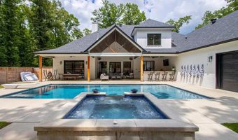 810 Caddo Dr, Benton, AR 72019