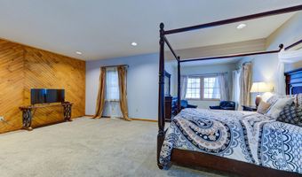9 University Pl, Amsterdam, NY 12010