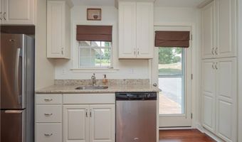 318 Corey Ln, Middletown, RI 02842