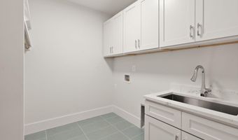 112 N HIGHLAND St, Arlington, VA 22201
