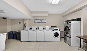 4390 LORCOM Ln 410, Arlington, VA 22207