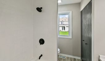731 Roaring Brook Ln, Algonquin, IL 60102