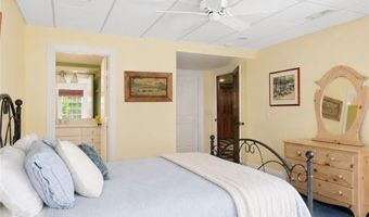 19 Ledge Rd, Bristol, RI 02809