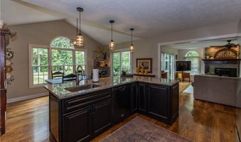 300 Lakeview Cir, Aurora, OH 44202