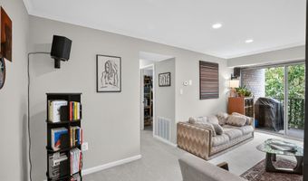 8 CANTERBURY Sq 304, Alexandria, VA 22304