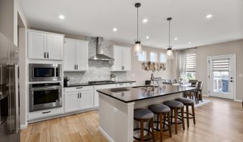 441 Alpine Dr, Algonquin, IL 60102