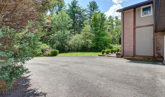 103 Malory Ct, Blakeslee, PA 18610