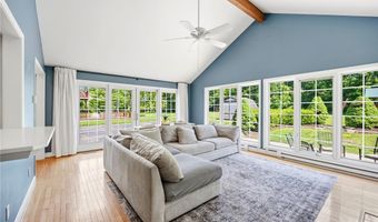 195 Shawnee Trl, Aurora, OH 44202
