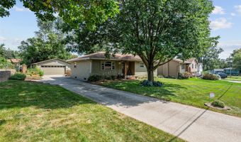 6823 NW Golden Ln, Des Moines, IA 50313