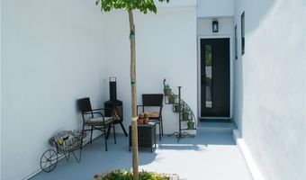 542 N Kilkea Dr, Los Angeles, CA 90048