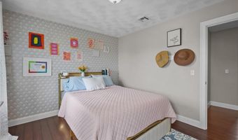 105 Amy Dr, Cranston, RI 02921