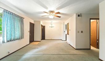 3620 SE Mt Vernon Rd 11, Cedar Rapids, IA 52403