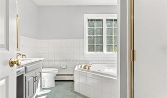6 Cathedral Ct, Cumberland, RI 02864