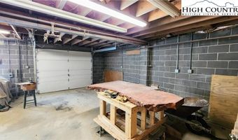 297 Old Turnpike NW Rd, Banner Elk, NC 28604