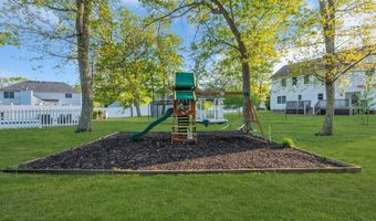 65 Serpentine Dr, Bayville, NJ 08721