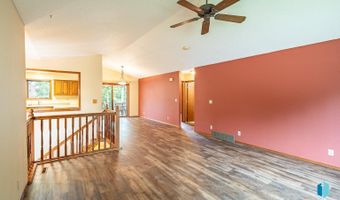 316 W Evergreen Dr, Brandon, SD 57005