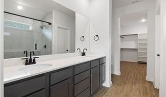 1592 Grayhawk Dr, Basehor, KS 66007