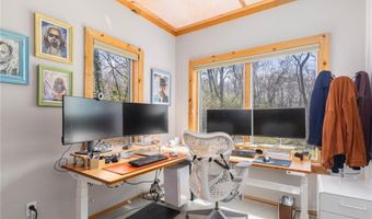 85 Gondola Ave, Jamestown, RI 02835