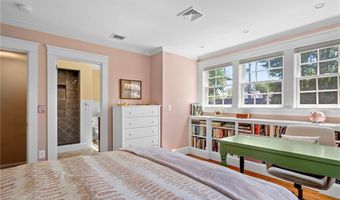 51 Ayrault St, Newport, RI 02840