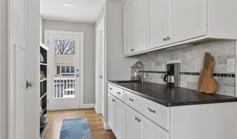 110 Sea View Ave, North Kingstown, RI 02852
