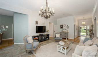 7 Oak Hollow Dr, Asheville, NC 28805