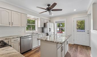 327 Oakwood Dr, Antioch, IL 60002