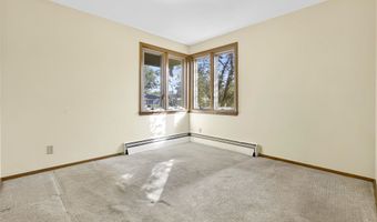 521 W SENECA Dr, Appleton, WI 54911