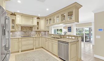 324 Fairway Ct, Atlantis, FL 33462