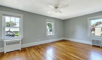 4 Harlem St, East Providence, RI 02916