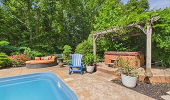 2312 W Rockhouse Rd, Ashland, KY 41102