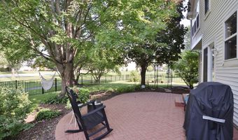 8 Hithergreen Ct, Algonquin, IL 60102