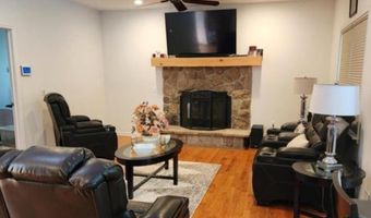 20 6th St, Barnegat, NJ 08005