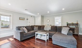 77 Drift Rd, Belford, NJ 07718