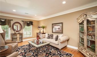 662 Heatherleigh Dr, Akron, OH 44333