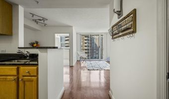 880 N POLLARD St N 923, Arlington, VA 22203