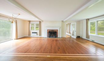 117 Long Meadow Hill Rd, Brookfield, CT 06804
