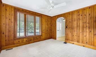 902 Midway Dr, Auburn, IN 46706