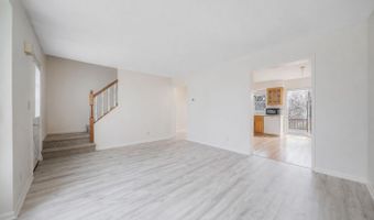 190 Merrick Rd 35, Amityville, NY 11701