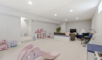 705 N ASHTON St, Alexandria, VA 22312