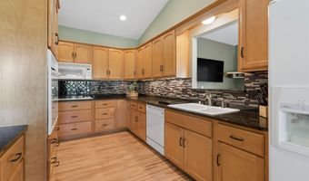 3831 N WAYSIDE Ln, Appleton, WI 54913